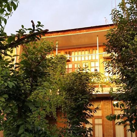Gulnara Guesthouse Tasken Kültér fotó
